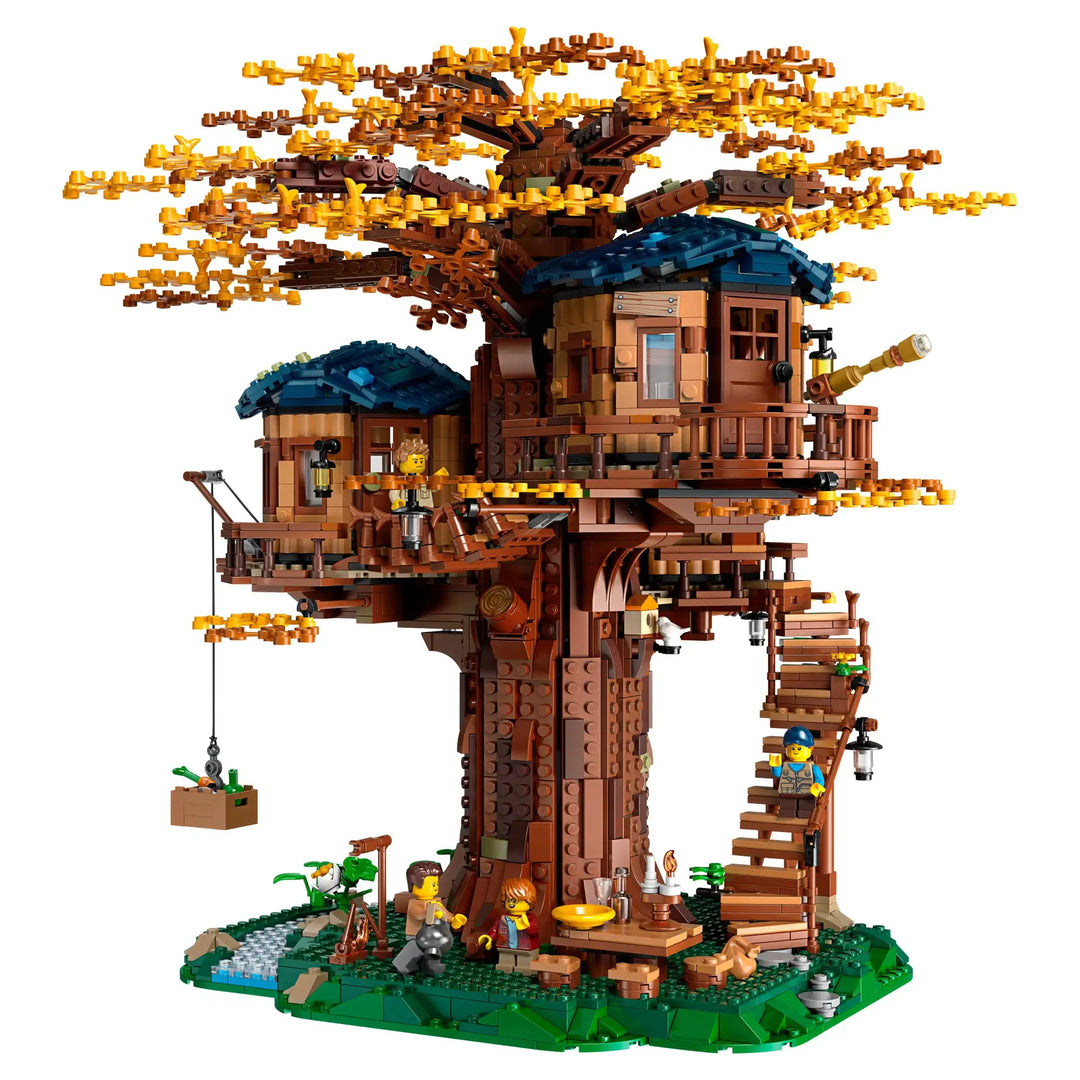 LEGO 21318 Nature Build: Treehouse with 3 rooms. Changeable summer/fall foliage. Crane, hidden treasure. 16+ set. Display and play value.