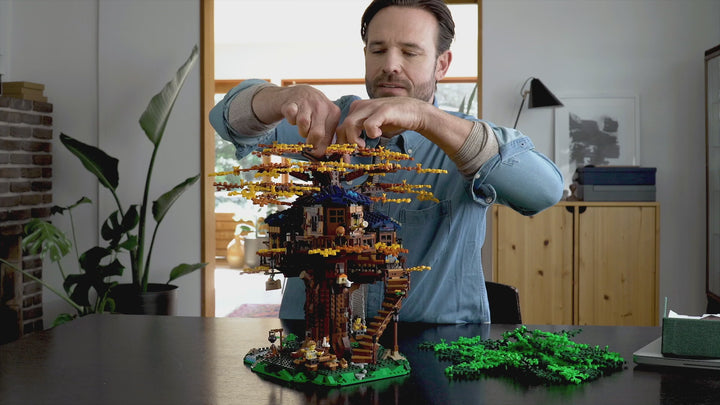 LEGO Ideas Tree House 21318 Video